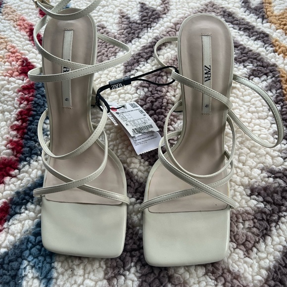 ZARA BEIGE SHOE - Picture 1 of 4